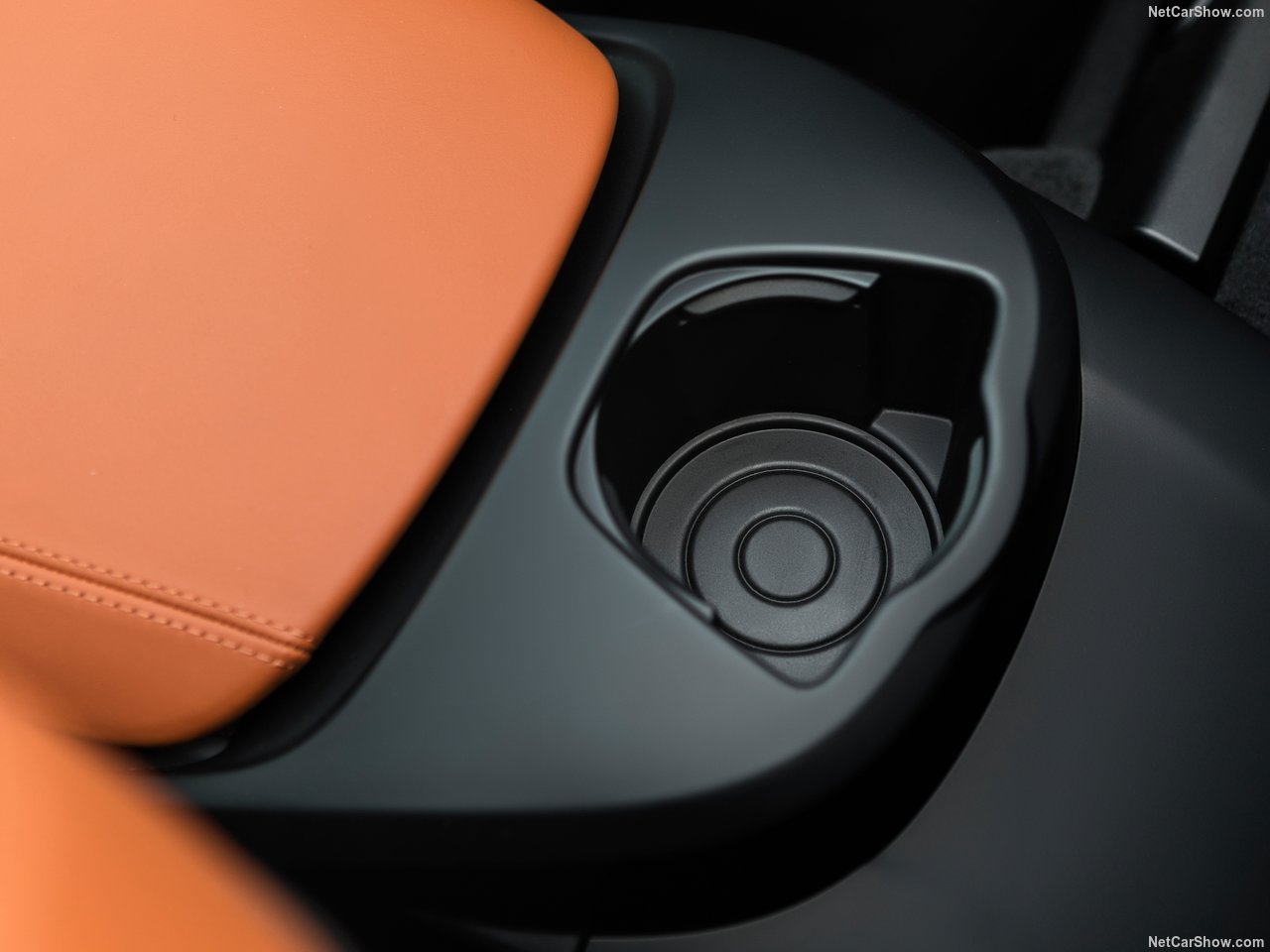 BMW'nin hibrit canavarı: 2019 BMW i8 Roadster