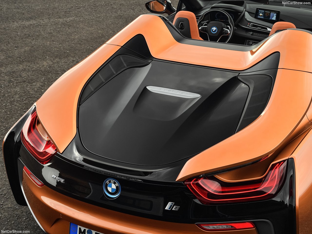 BMW'nin hibrit canavarı: 2019 BMW i8 Roadster