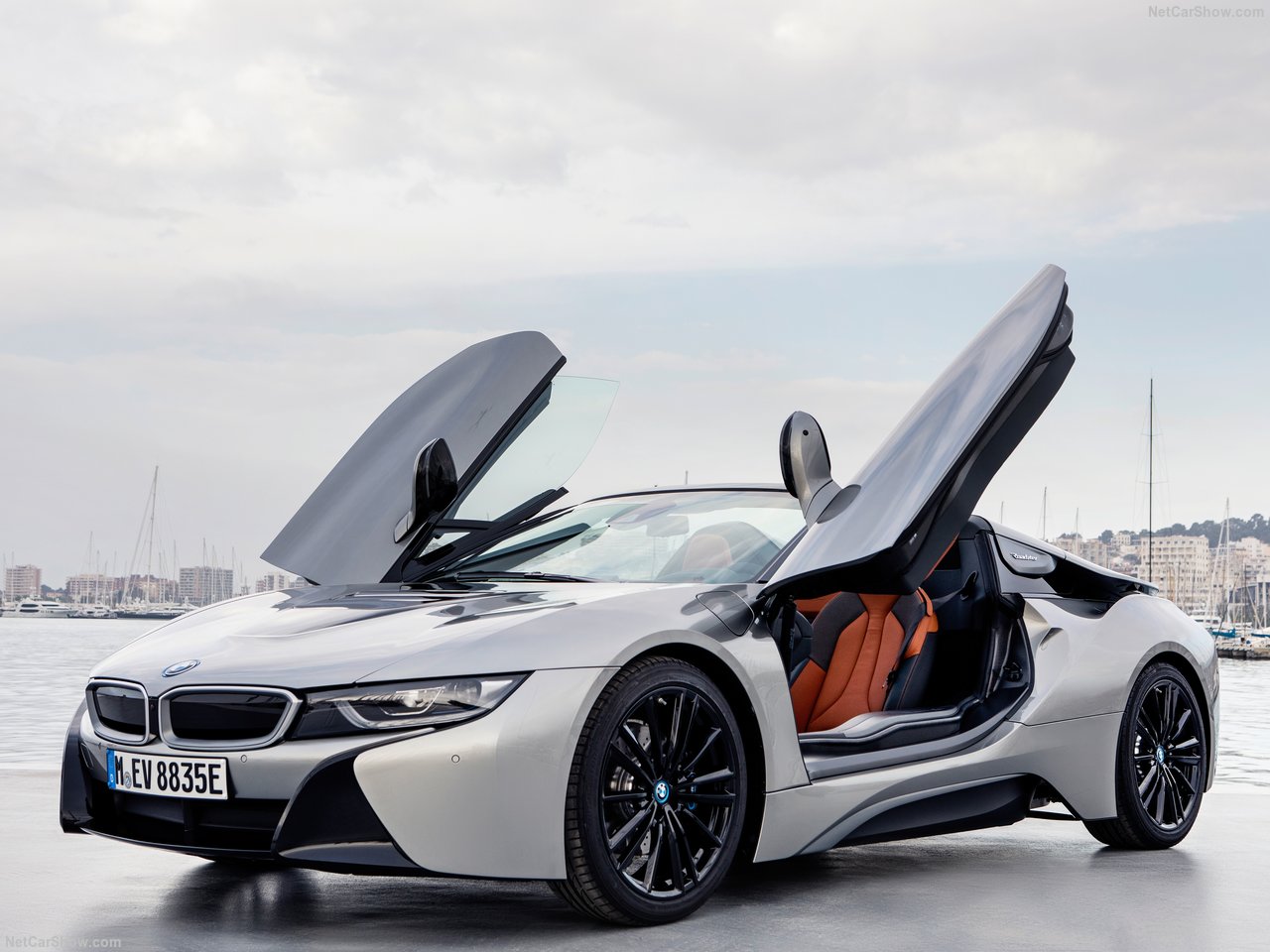 BMW'nin hibrit canavarı: 2019 BMW i8 Roadster