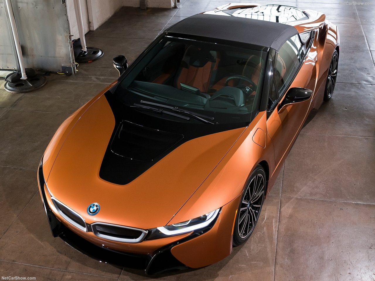 BMW'nin hibrit canavarı: 2019 BMW i8 Roadster