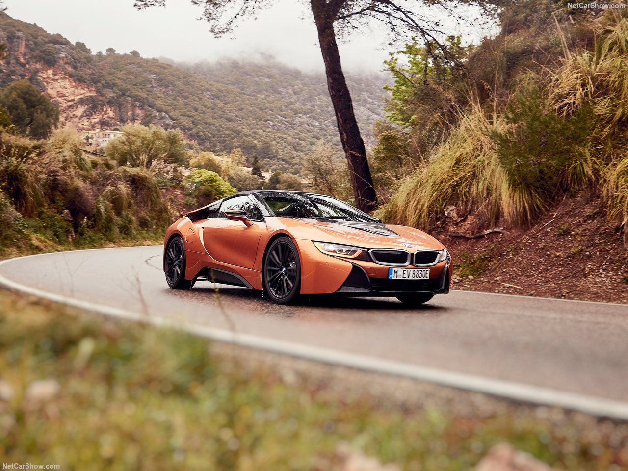 BMW'nin hibrit canavarı: 2019 BMW i8 Roadster