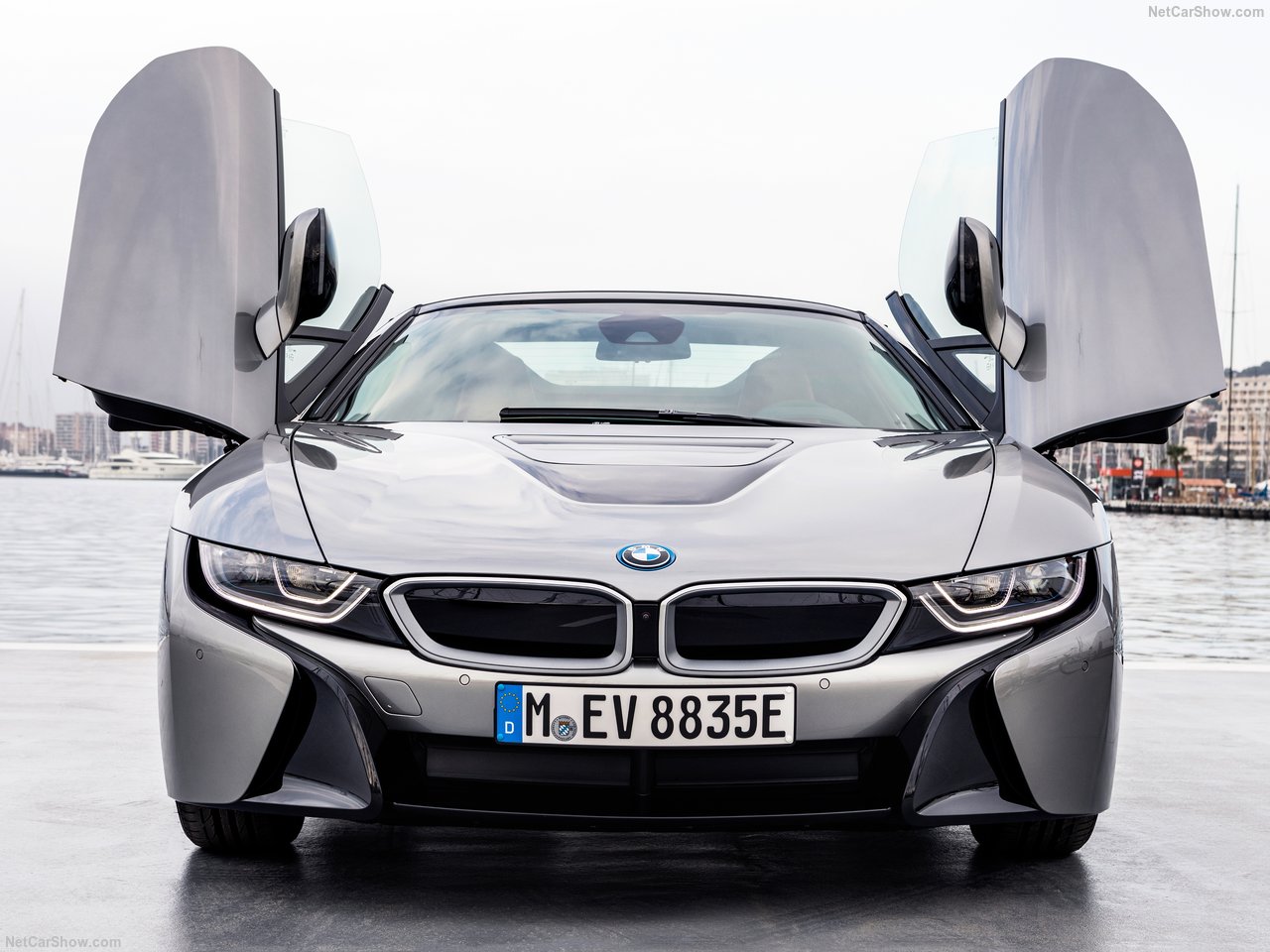 BMW'nin hibrit canavarı: 2019 BMW i8 Roadster