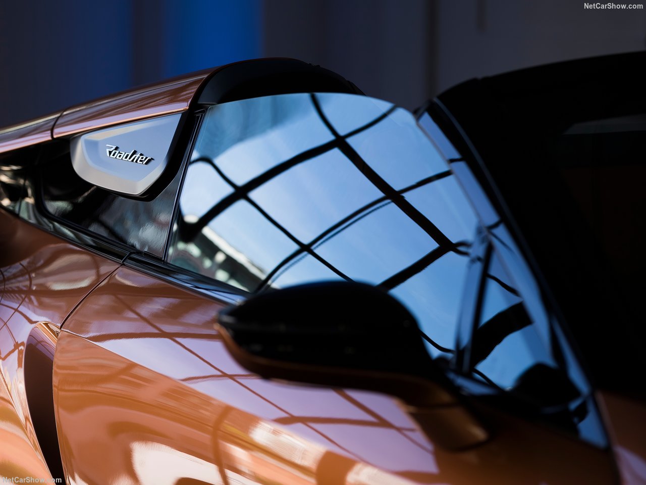 BMW'nin hibrit canavarı: 2019 BMW i8 Roadster