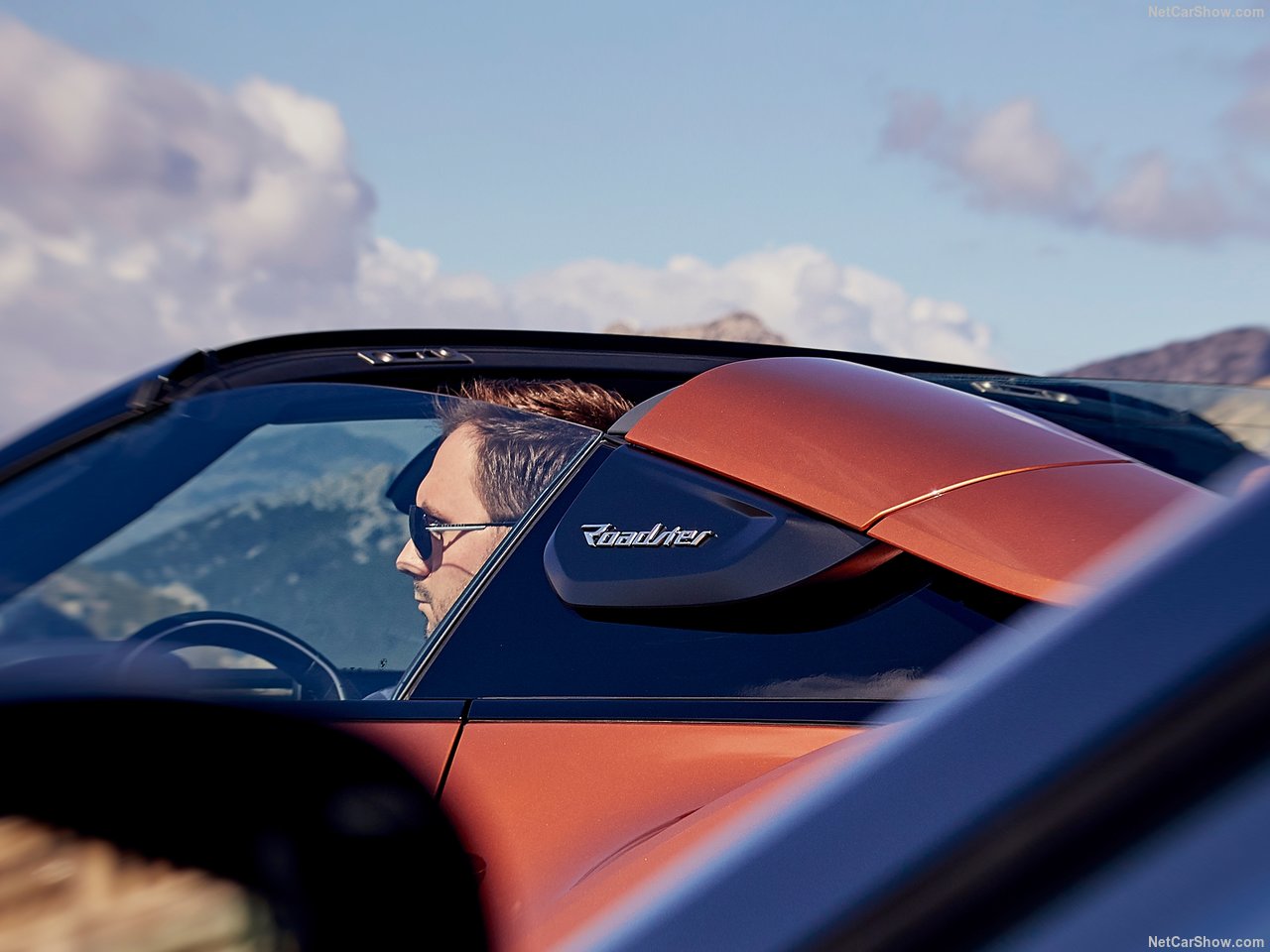 BMW'nin hibrit canavarı: 2019 BMW i8 Roadster