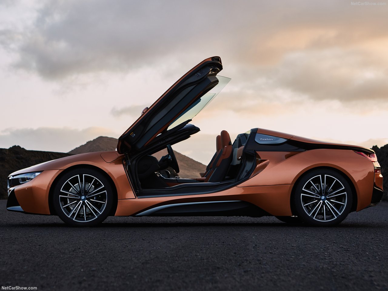 BMW'nin hibrit canavarı: 2019 BMW i8 Roadster