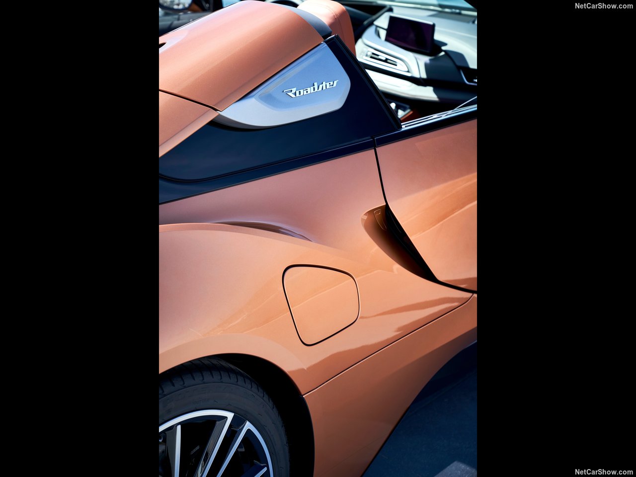 BMW'nin hibrit canavarı: 2019 BMW i8 Roadster