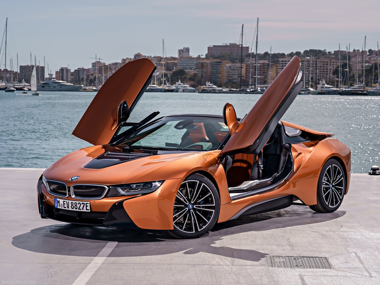 BMW'nin hibrit canavarı: 2019 BMW i8 Roadster