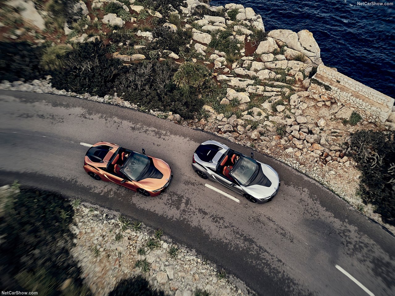 BMW'nin hibrit canavarı: 2019 BMW i8 Roadster