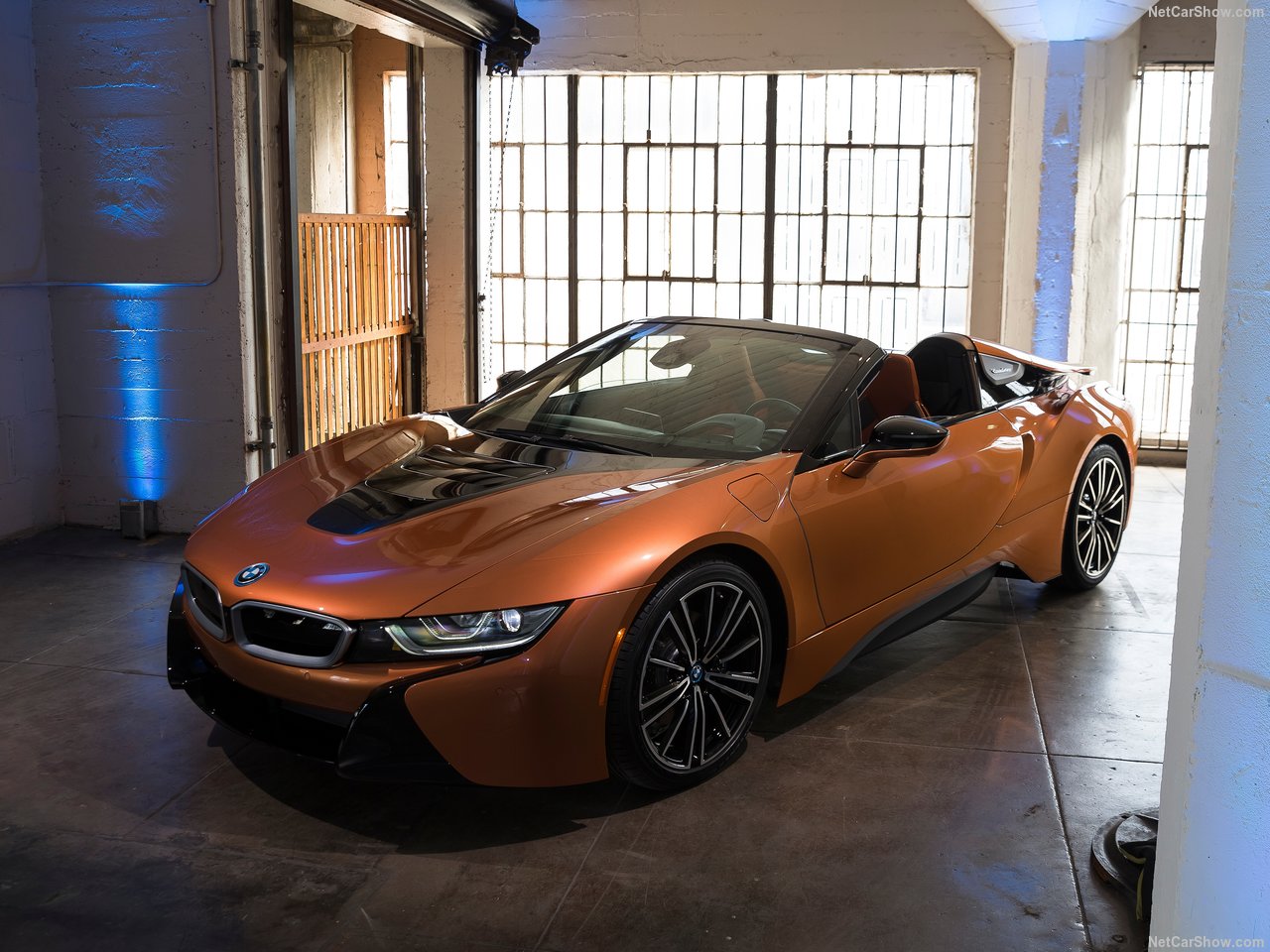 BMW'nin hibrit canavarı: 2019 BMW i8 Roadster