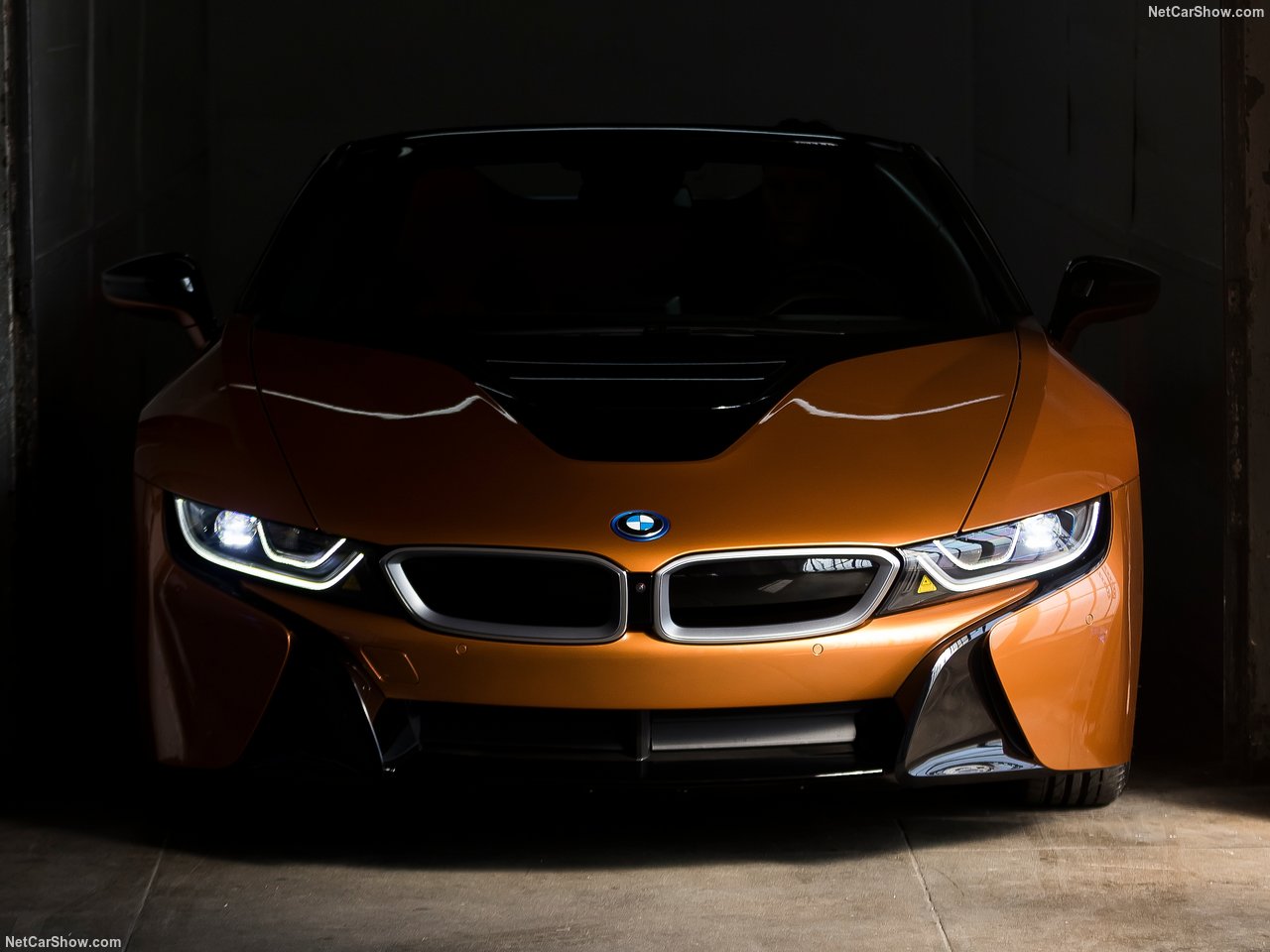 BMW'nin hibrit canavarı: 2019 BMW i8 Roadster