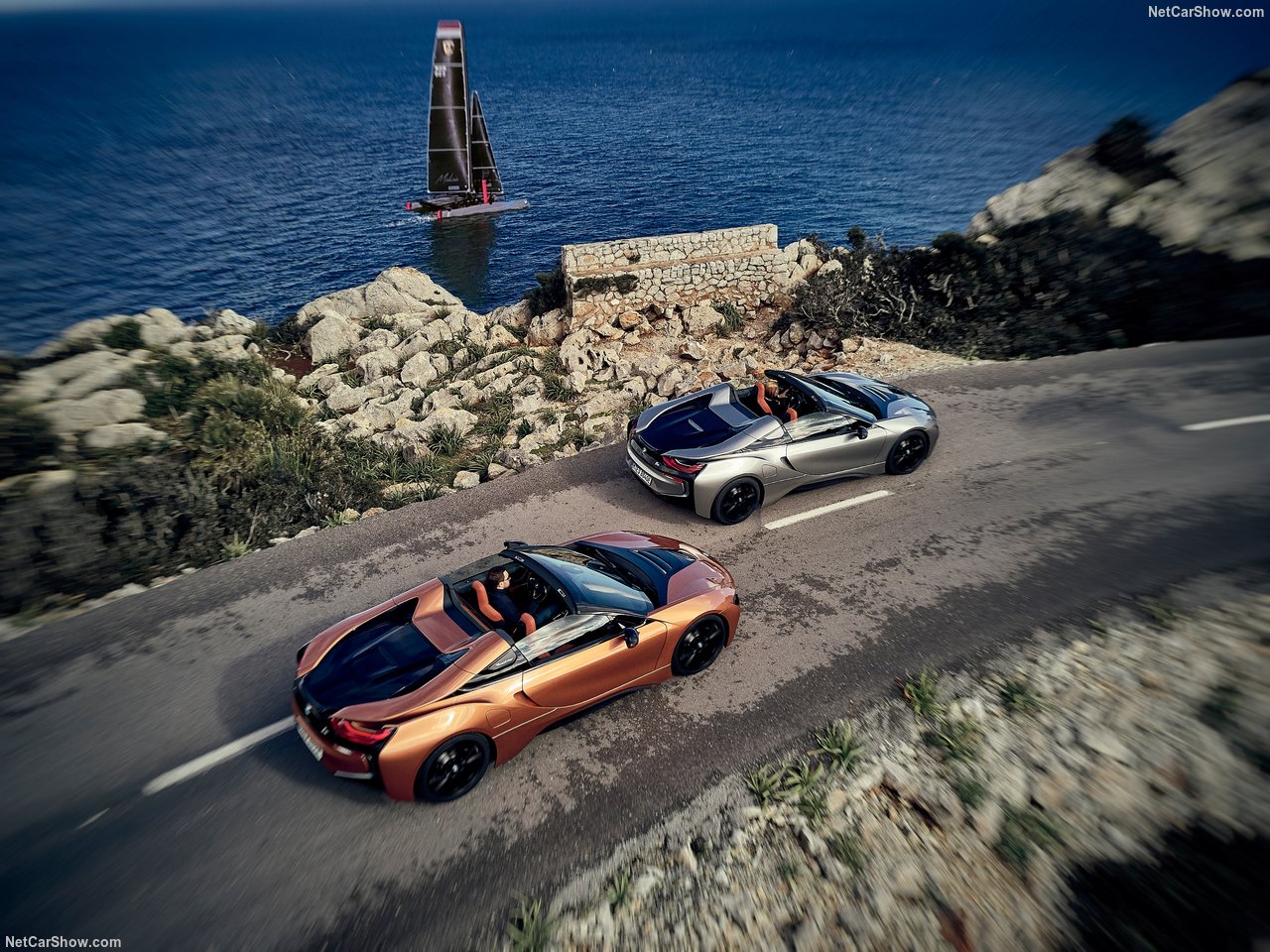 BMW'nin hibrit canavarı: 2019 BMW i8 Roadster