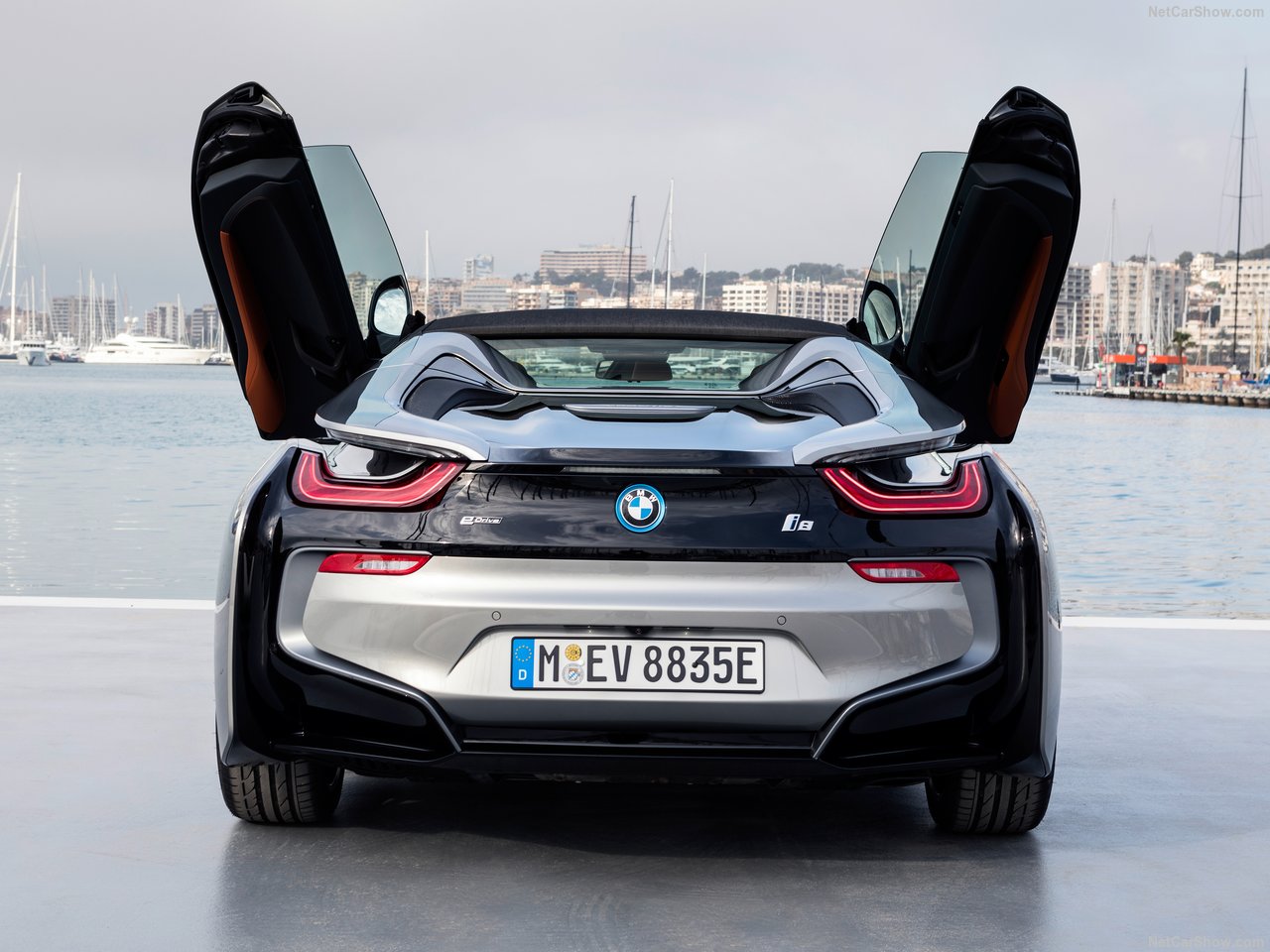 BMW'nin hibrit canavarı: 2019 BMW i8 Roadster