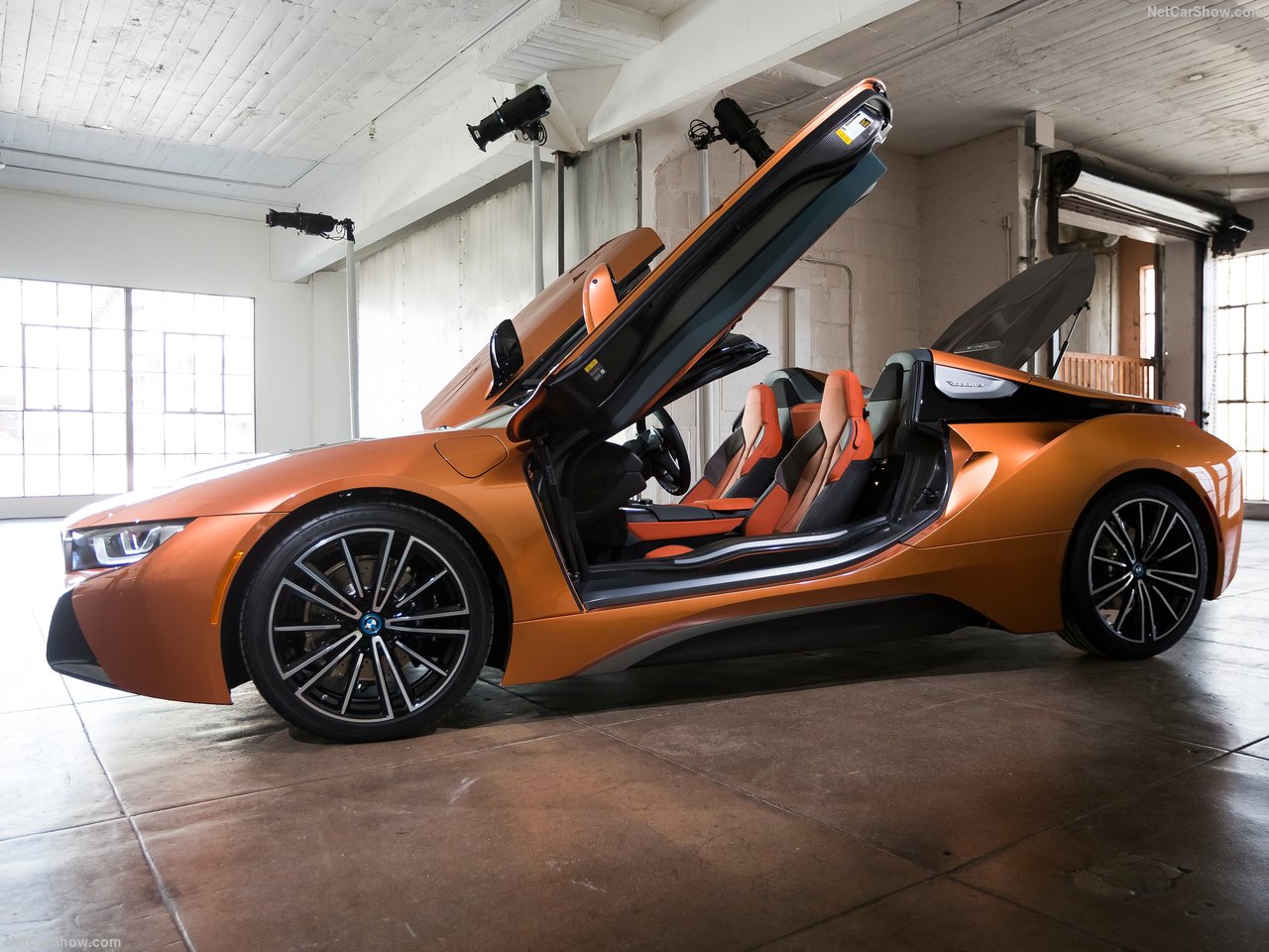 BMW'nin hibrit canavarı: 2019 BMW i8 Roadster