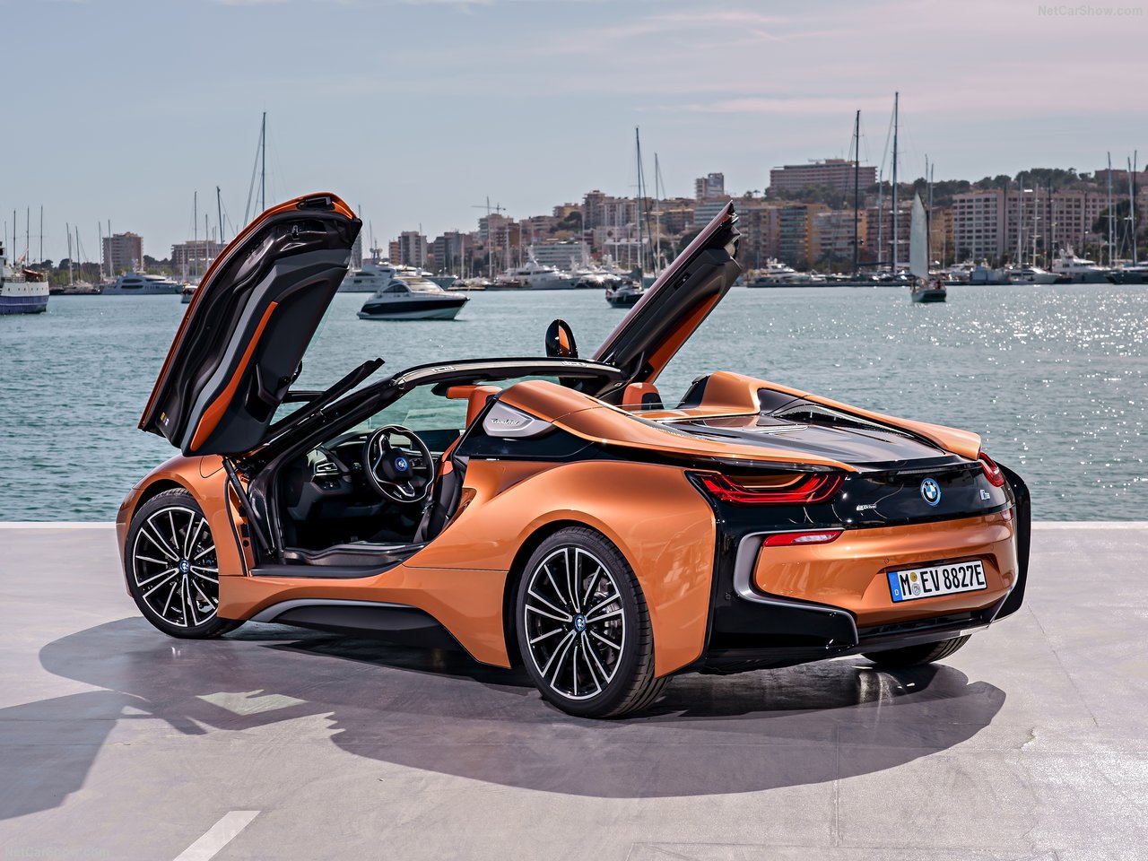 BMW'nin hibrit canavarı: 2019 BMW i8 Roadster