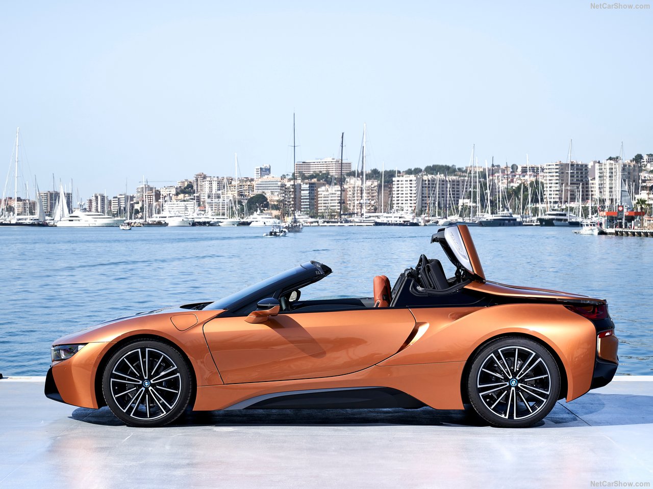 BMW'nin hibrit canavarı: 2019 BMW i8 Roadster