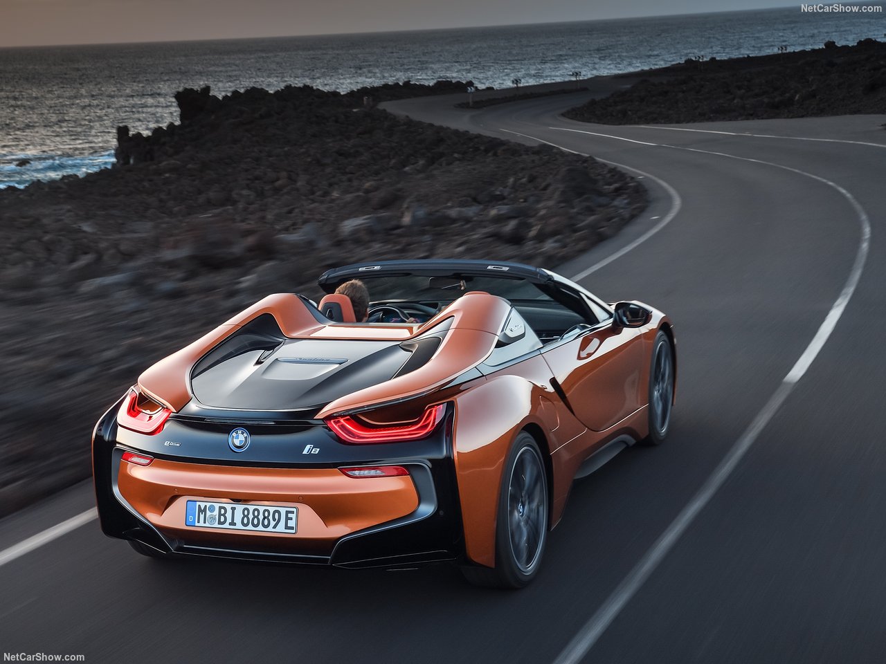 BMW'nin hibrit canavarı: 2019 BMW i8 Roadster