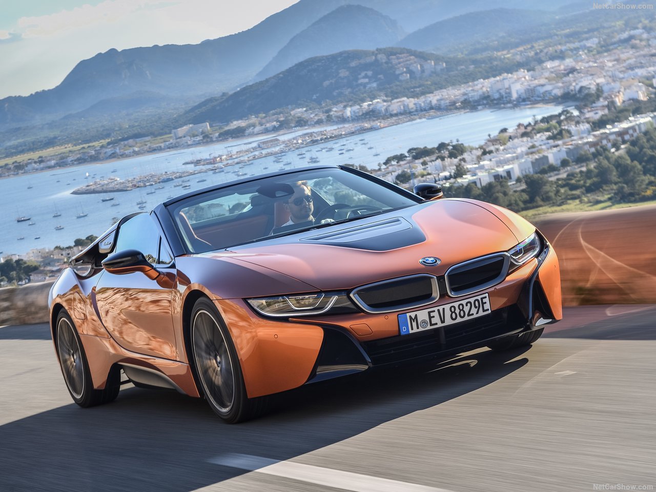 BMW'nin hibrit canavarı: 2019 BMW i8 Roadster