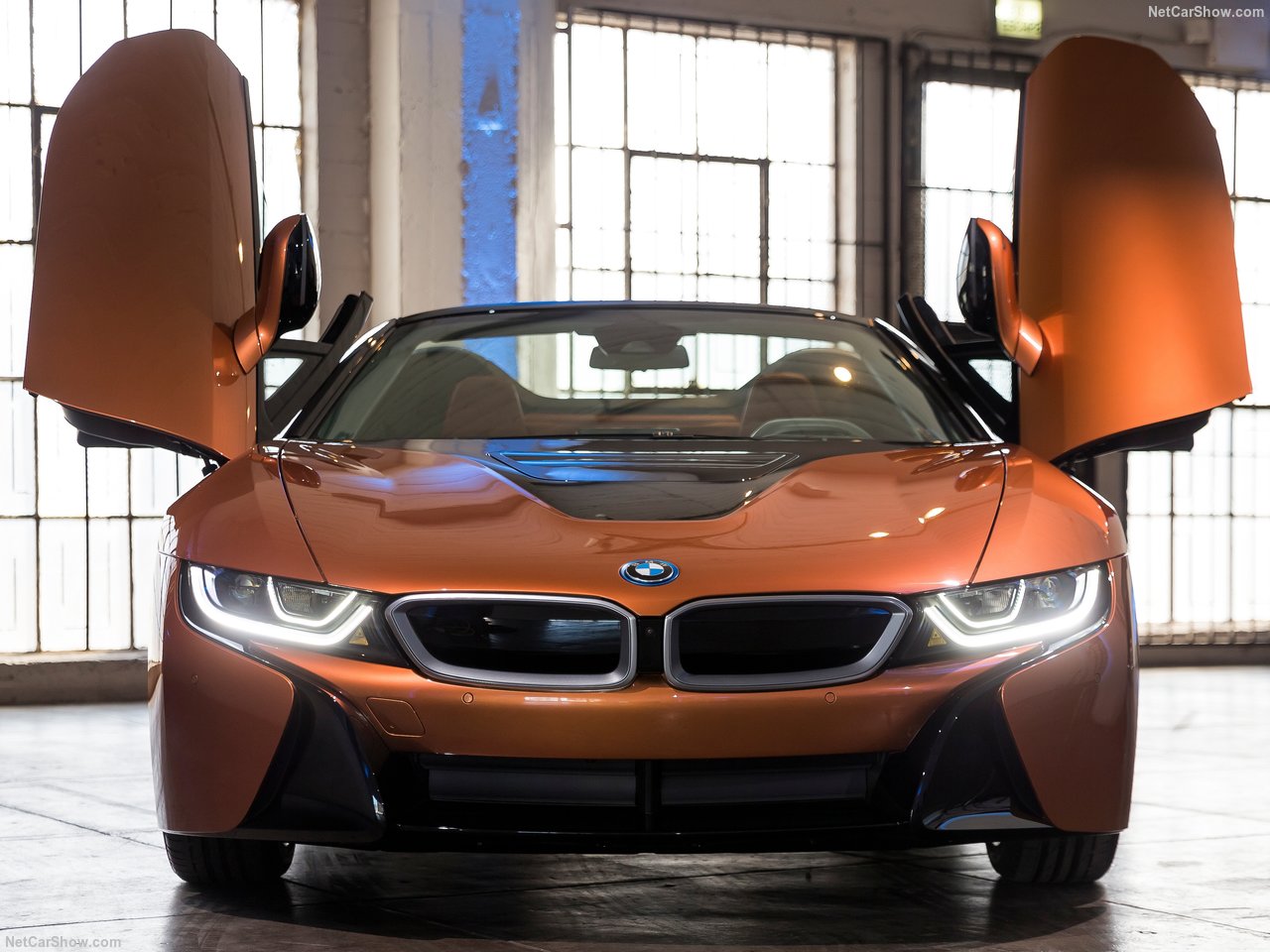 BMW'nin hibrit canavarı: 2019 BMW i8 Roadster