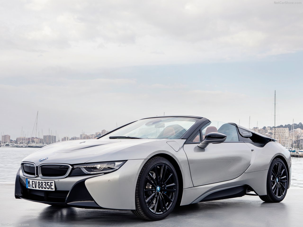 BMW'nin hibrit canavarı: 2019 BMW i8 Roadster