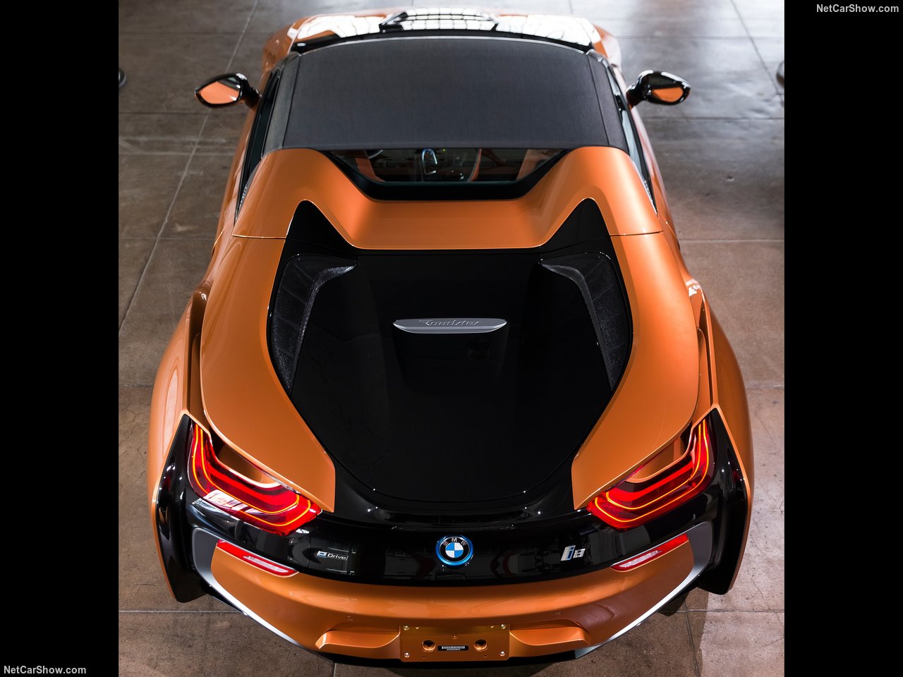 BMW'nin hibrit canavarı: 2019 BMW i8 Roadster
