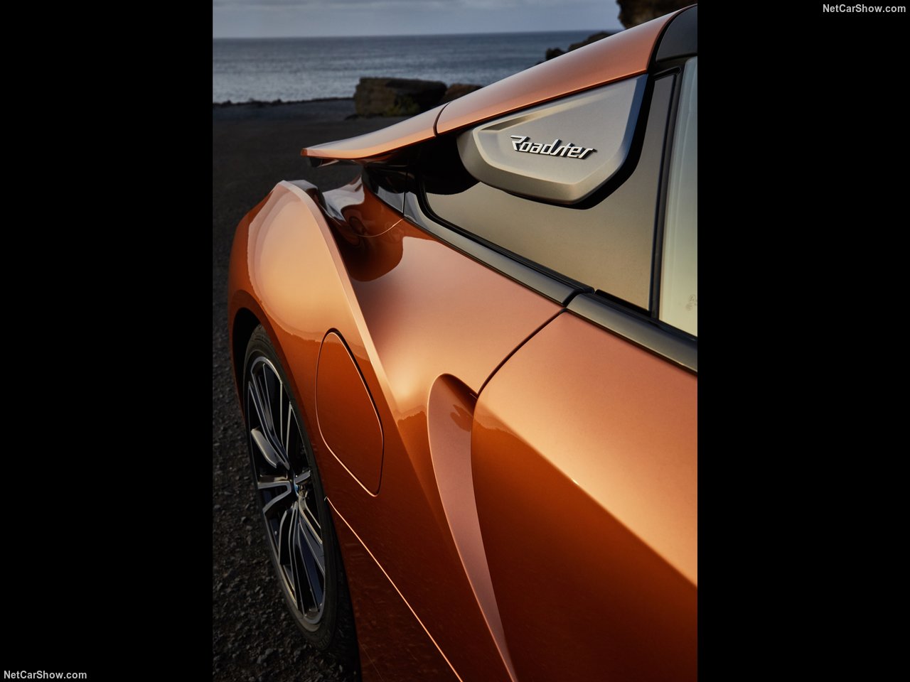 BMW'nin hibrit canavarı: 2019 BMW i8 Roadster