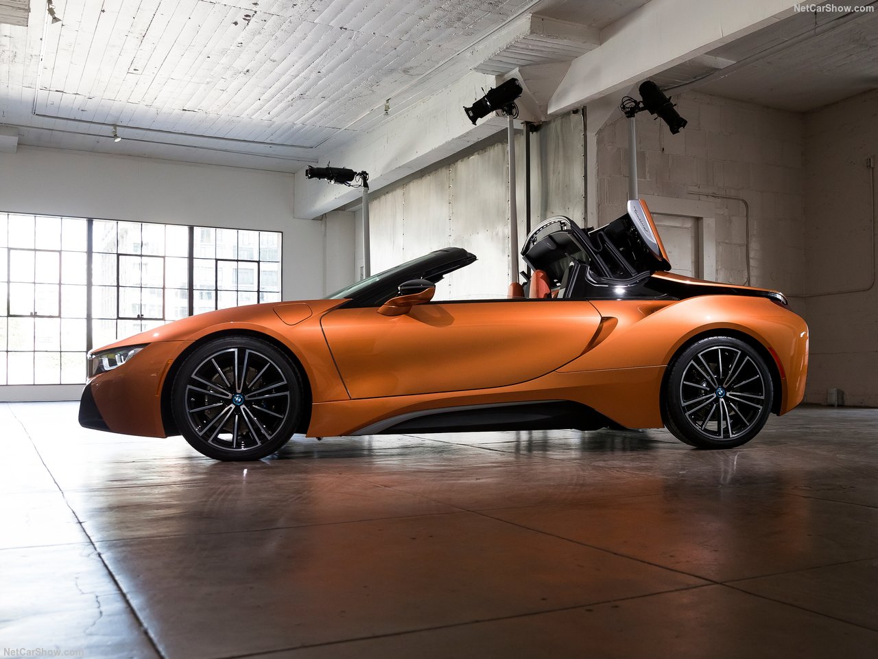 BMW'nin hibrit canavarı: 2019 BMW i8 Roadster
