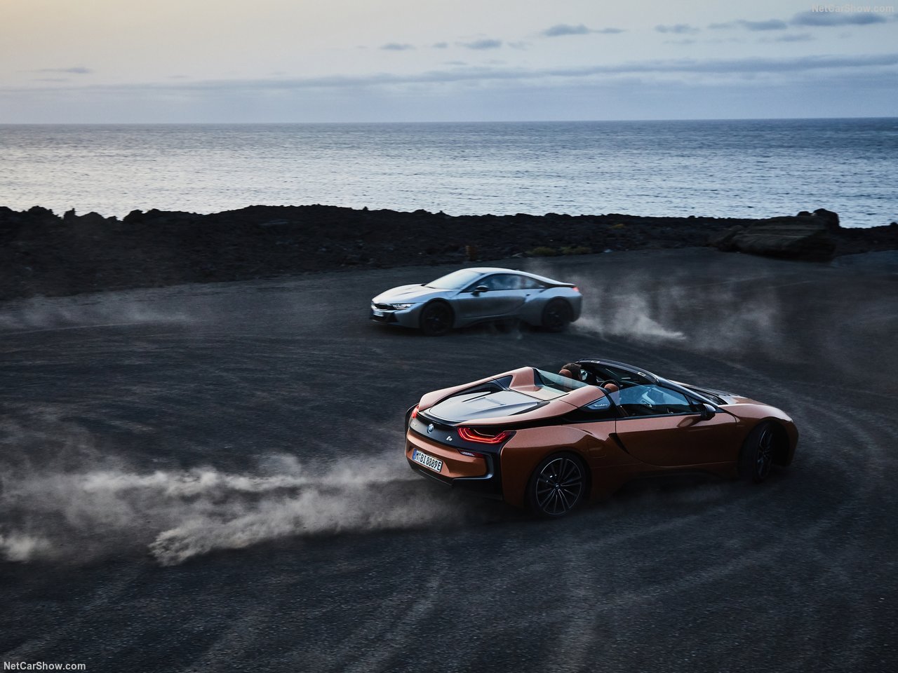 BMW'nin hibrit canavarı: 2019 BMW i8 Roadster