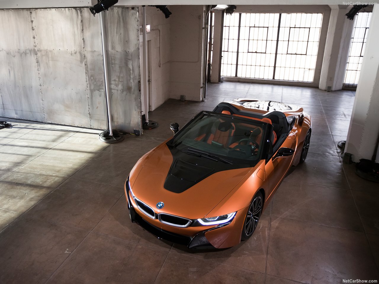 BMW'nin hibrit canavarı: 2019 BMW i8 Roadster