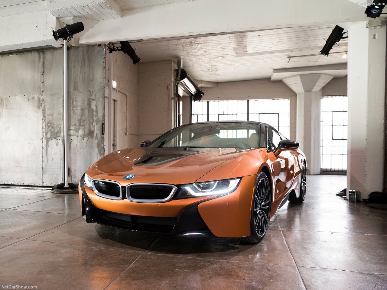 BMW'nin hibrit canavarı: 2019 BMW i8 Roadster