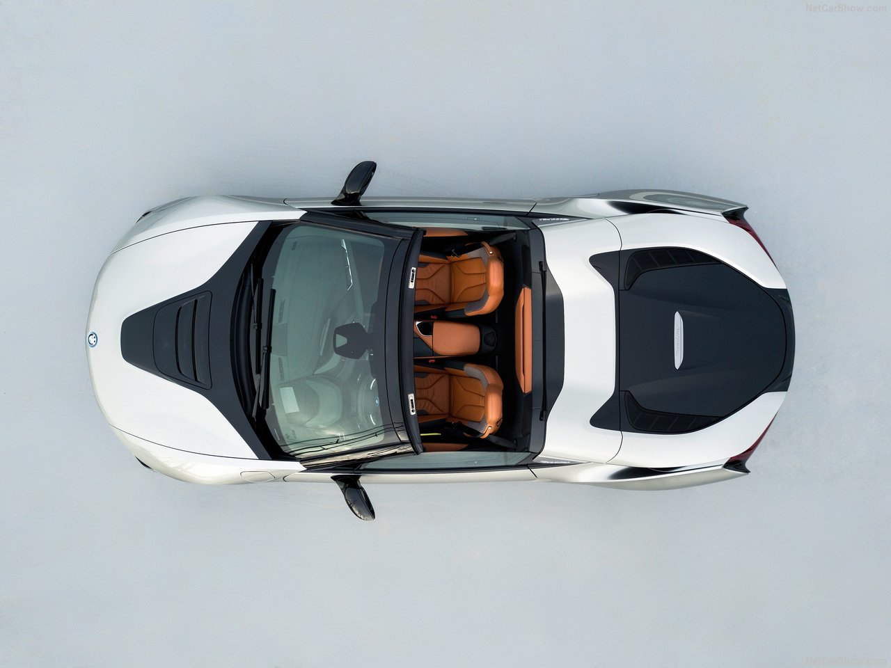 BMW'nin hibrit canavarı: 2019 BMW i8 Roadster