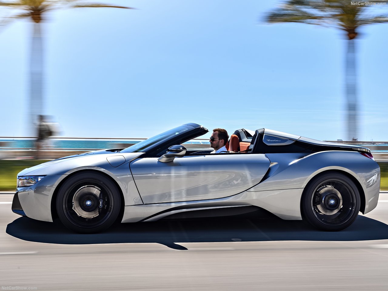 BMW'nin hibrit canavarı: 2019 BMW i8 Roadster