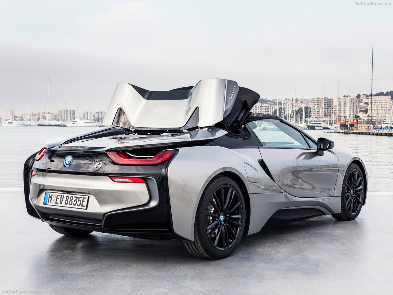 BMW'nin hibrit canavarı: 2019 BMW i8 Roadster