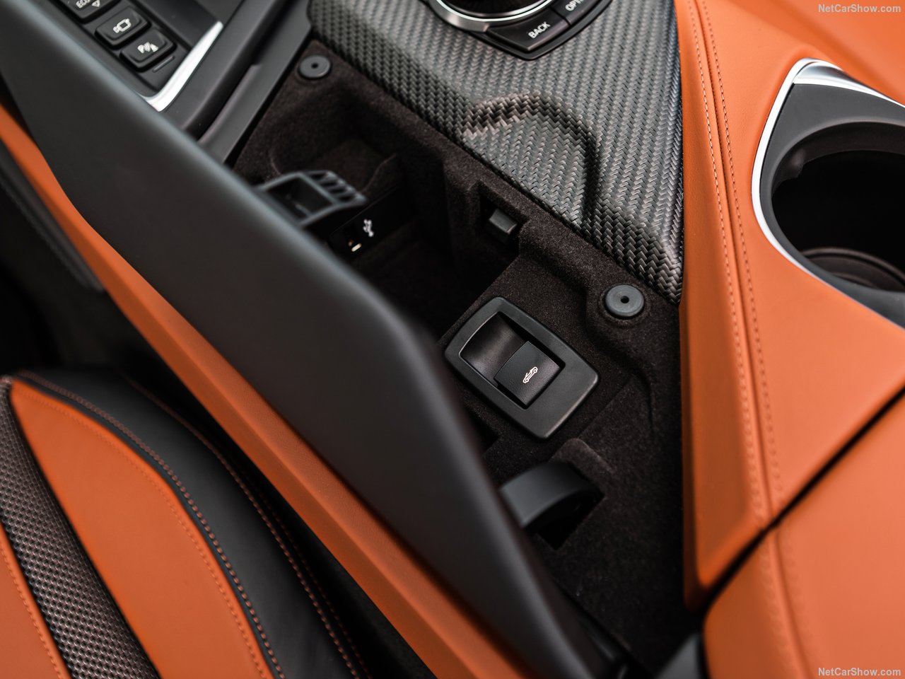 BMW'nin hibrit canavarı: 2019 BMW i8 Roadster