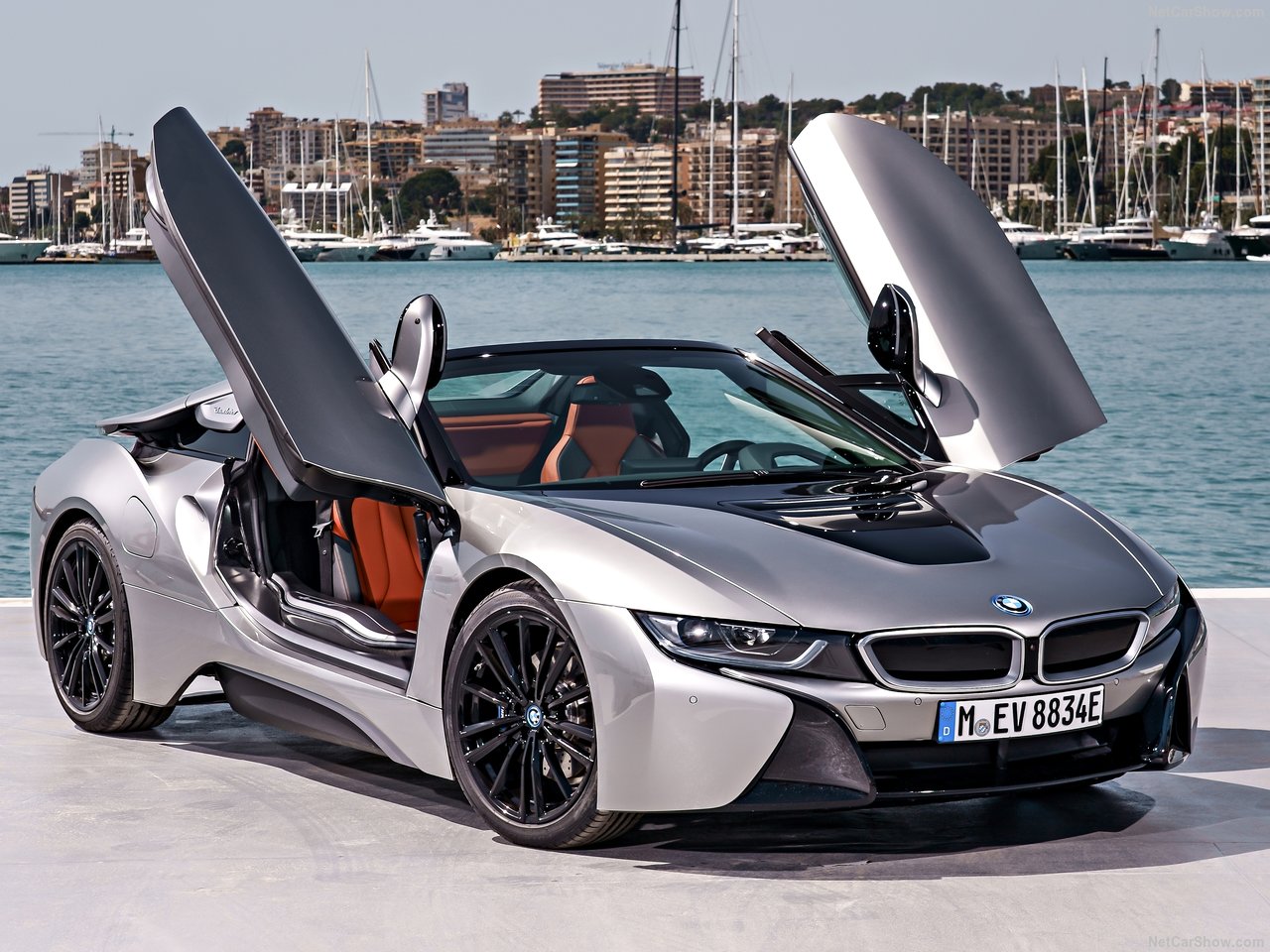 BMW'nin hibrit canavarı: 2019 BMW i8 Roadster