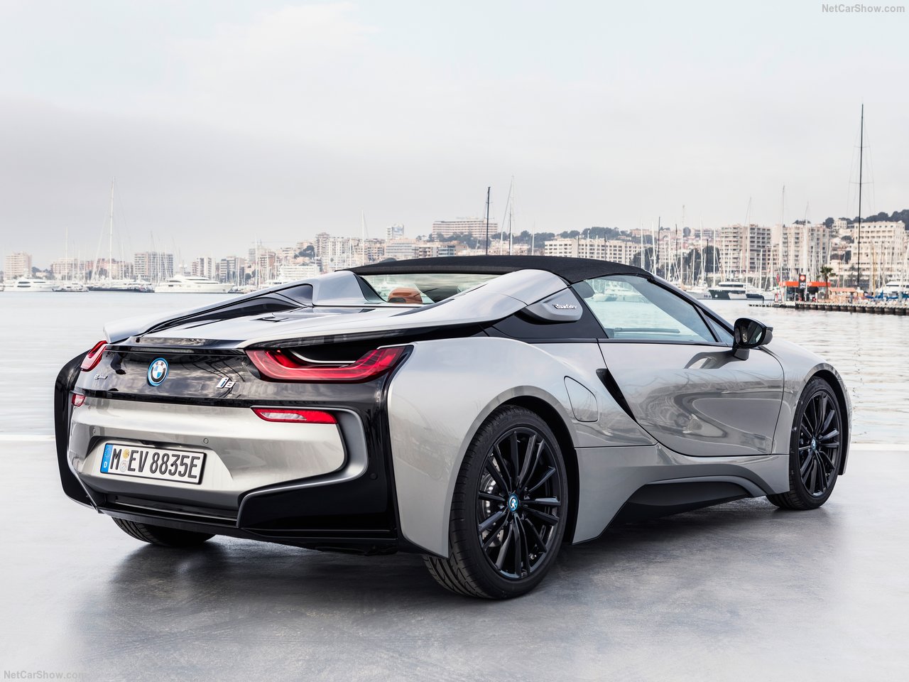 BMW'nin hibrit canavarı: 2019 BMW i8 Roadster