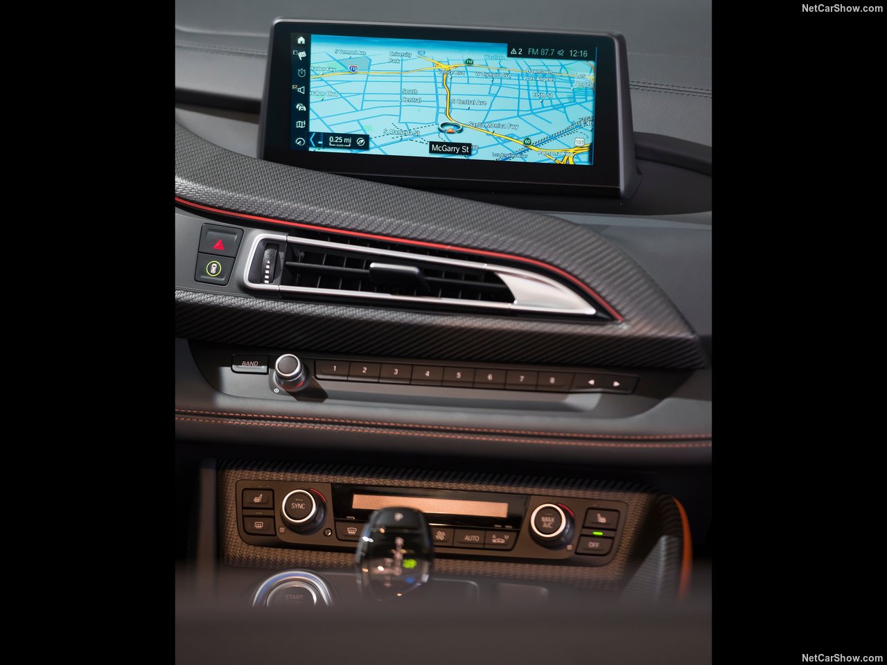 BMW'nin hibrit canavarı: 2019 BMW i8 Roadster