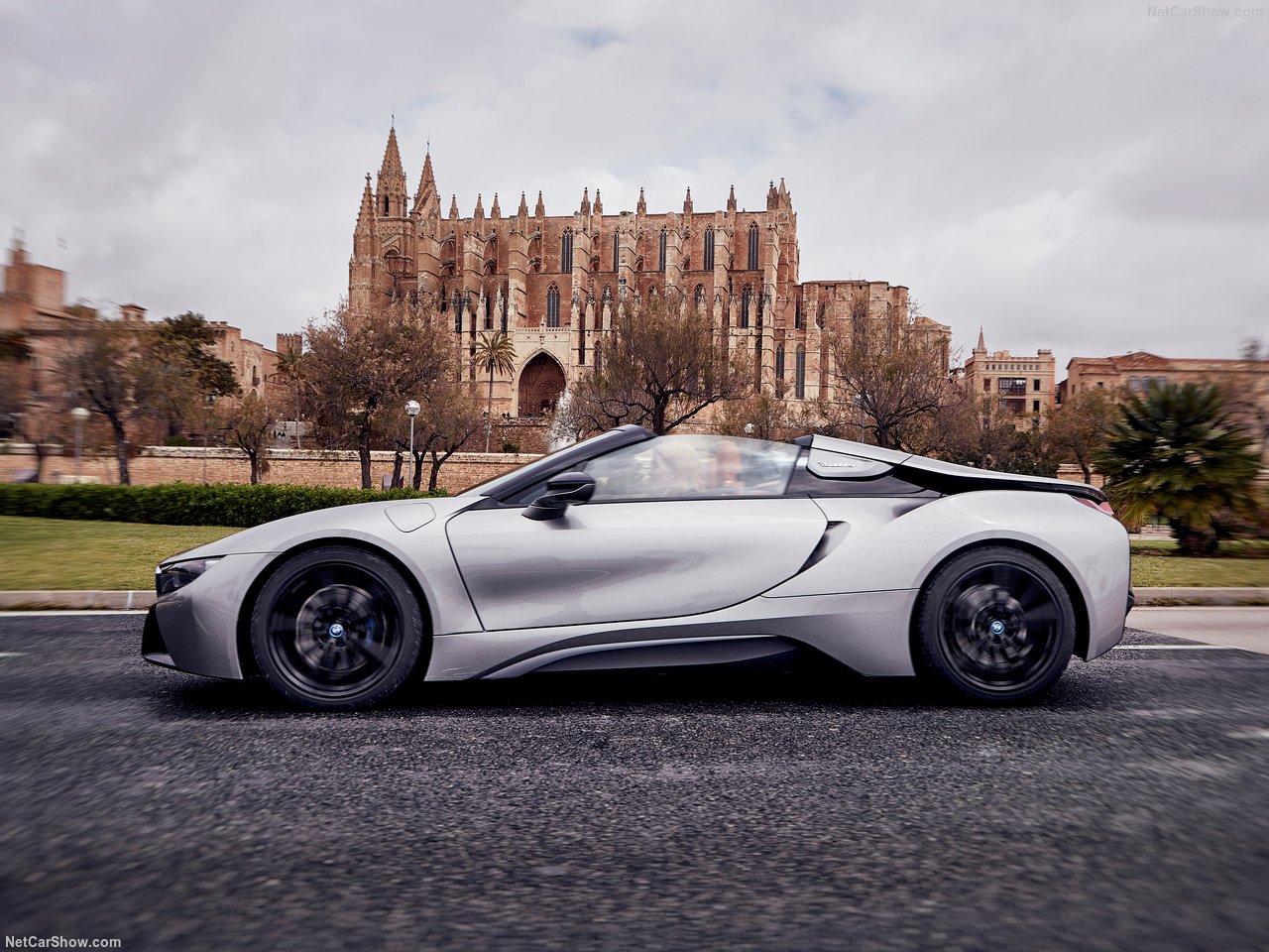 BMW'nin hibrit canavarı: 2019 BMW i8 Roadster