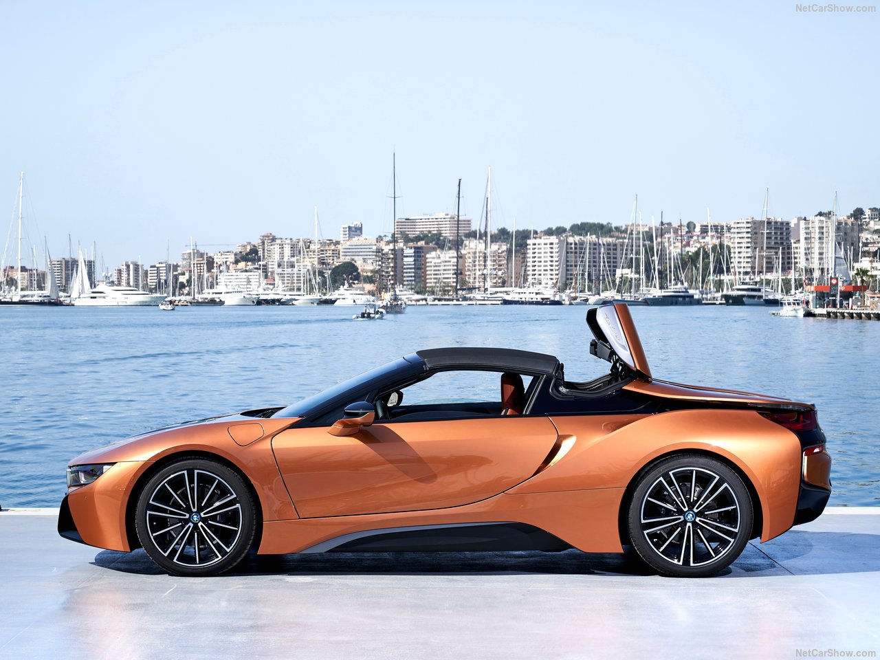 BMW'nin hibrit canavarı: 2019 BMW i8 Roadster