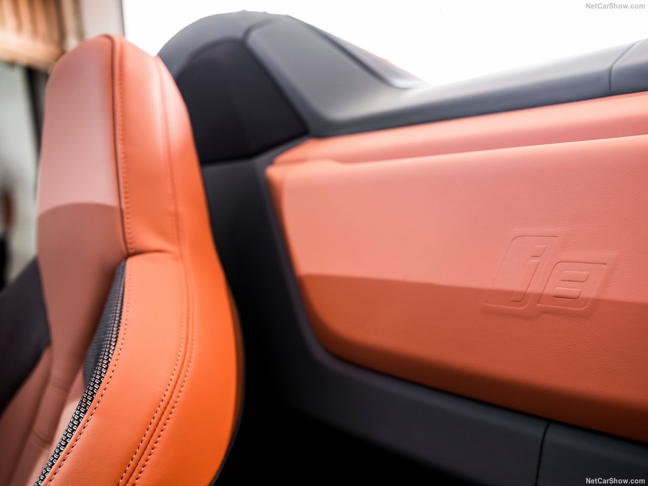 BMW'nin hibrit canavarı: 2019 BMW i8 Roadster