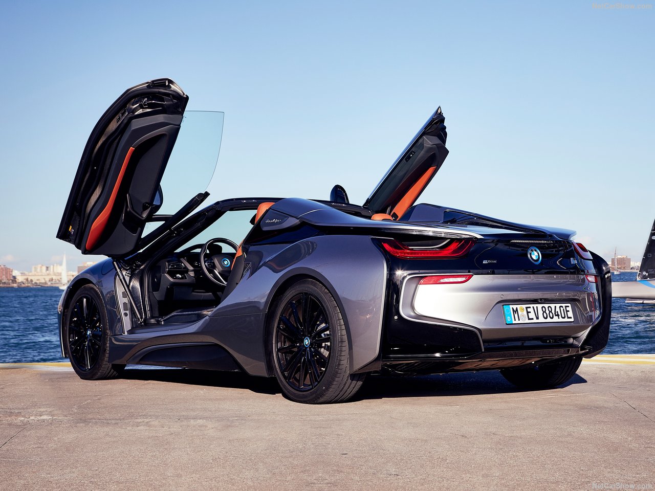 BMW'nin hibrit canavarı: 2019 BMW i8 Roadster