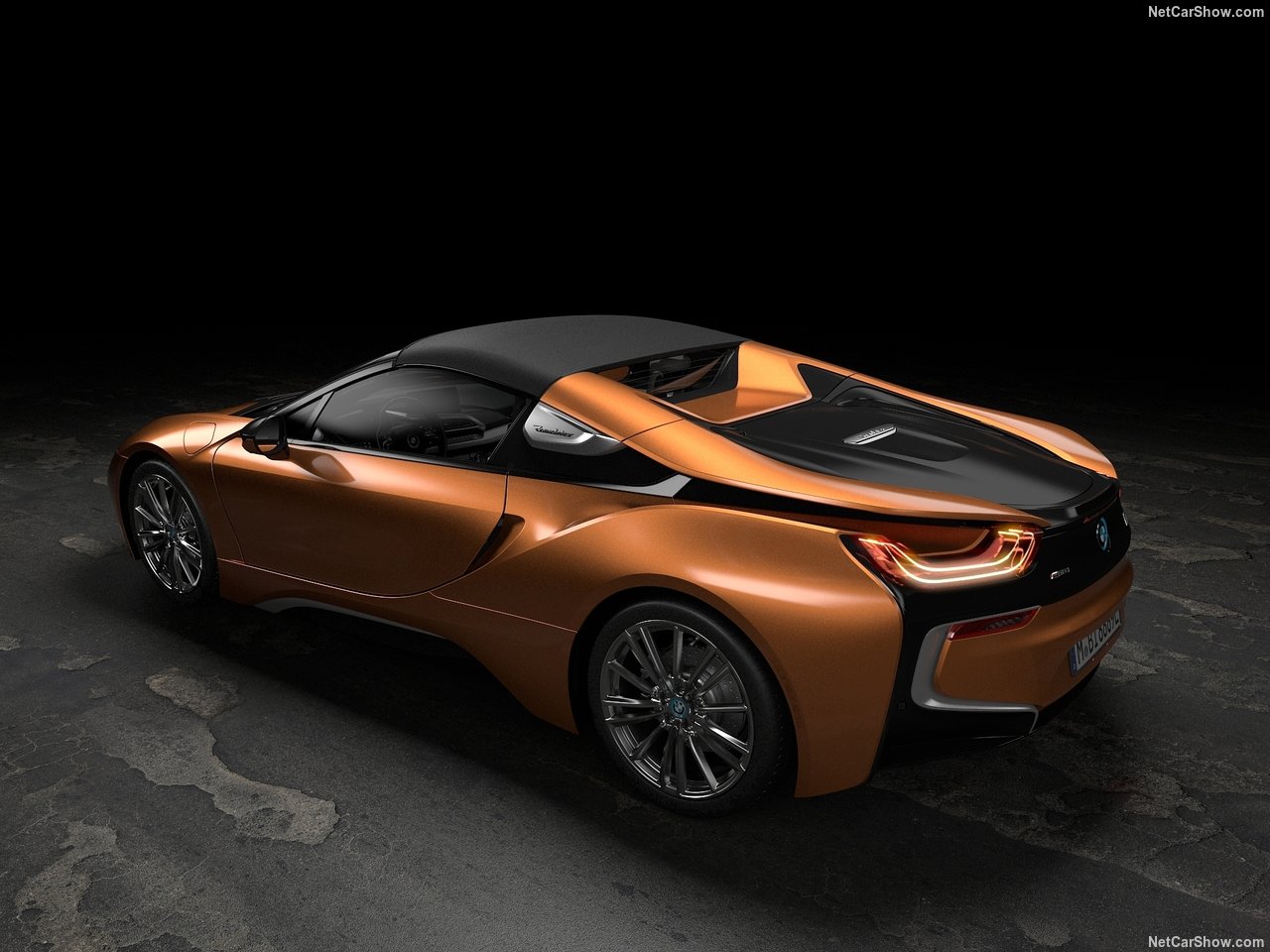 BMW'nin hibrit canavarı: 2019 BMW i8 Roadster