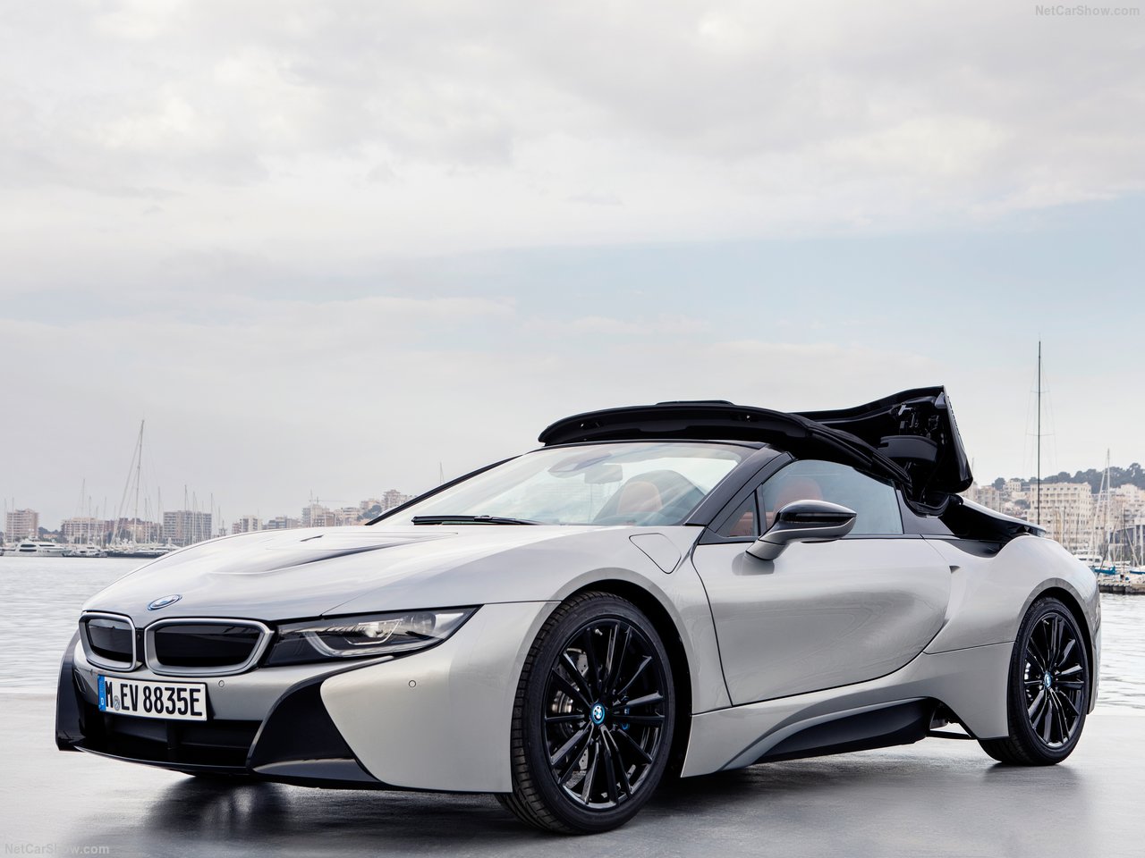 BMW'nin hibrit canavarı: 2019 BMW i8 Roadster