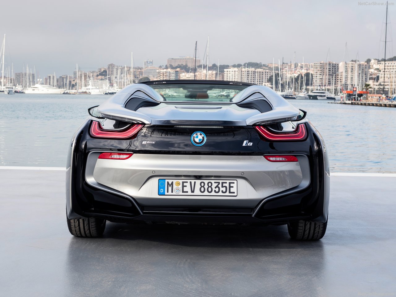 BMW'nin hibrit canavarı: 2019 BMW i8 Roadster