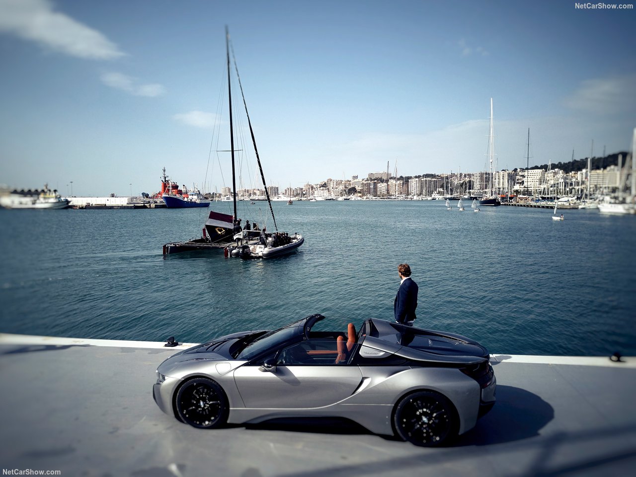 BMW'nin hibrit canavarı: 2019 BMW i8 Roadster