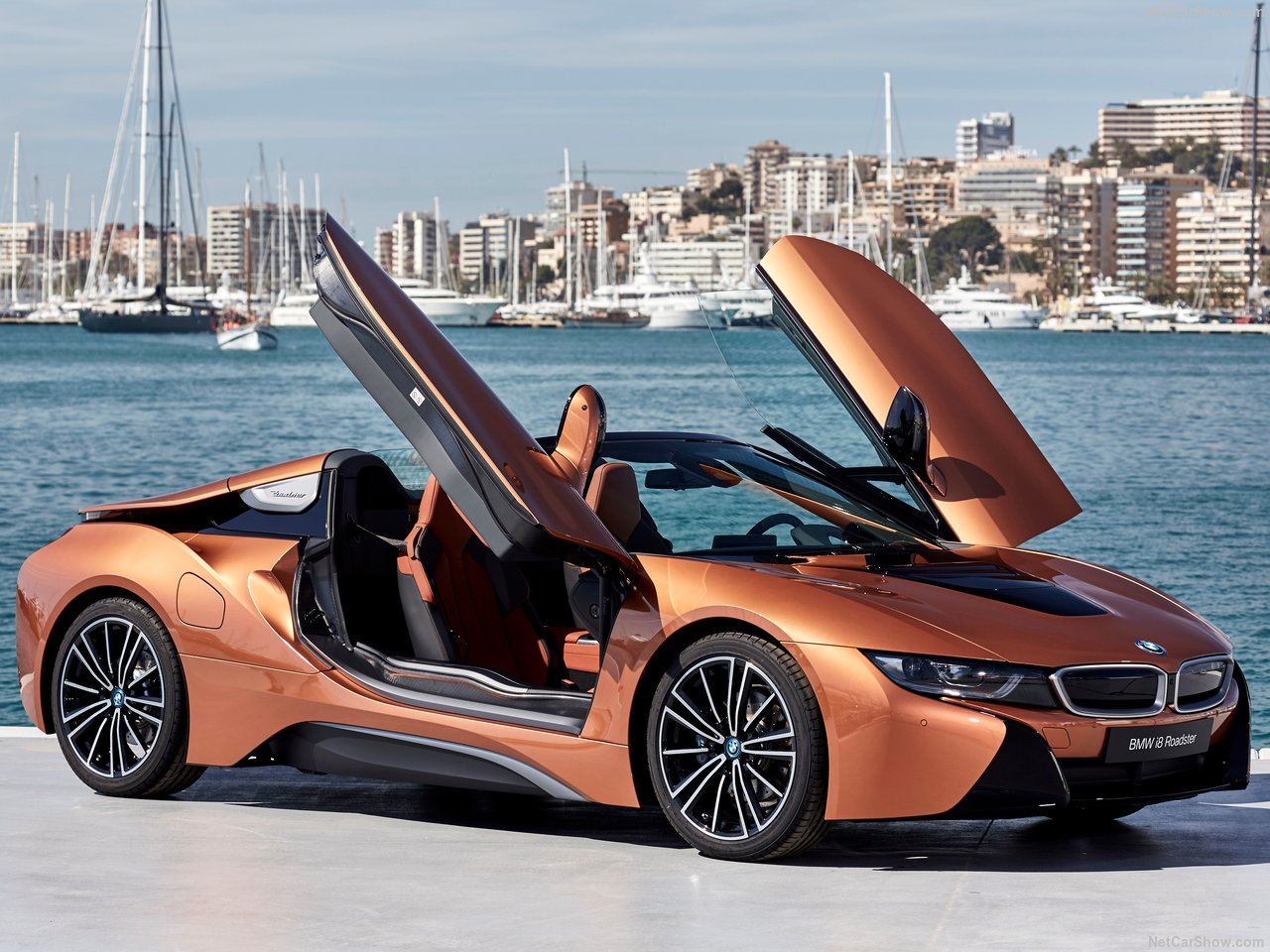 BMW'nin hibrit canavarı: 2019 BMW i8 Roadster