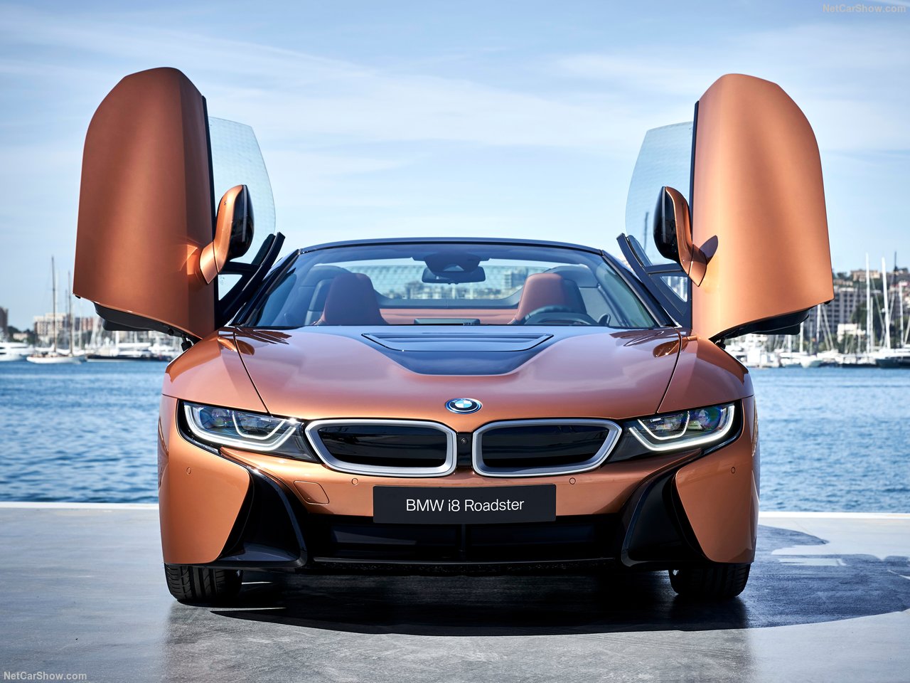 BMW'nin hibrit canavarı: 2019 BMW i8 Roadster