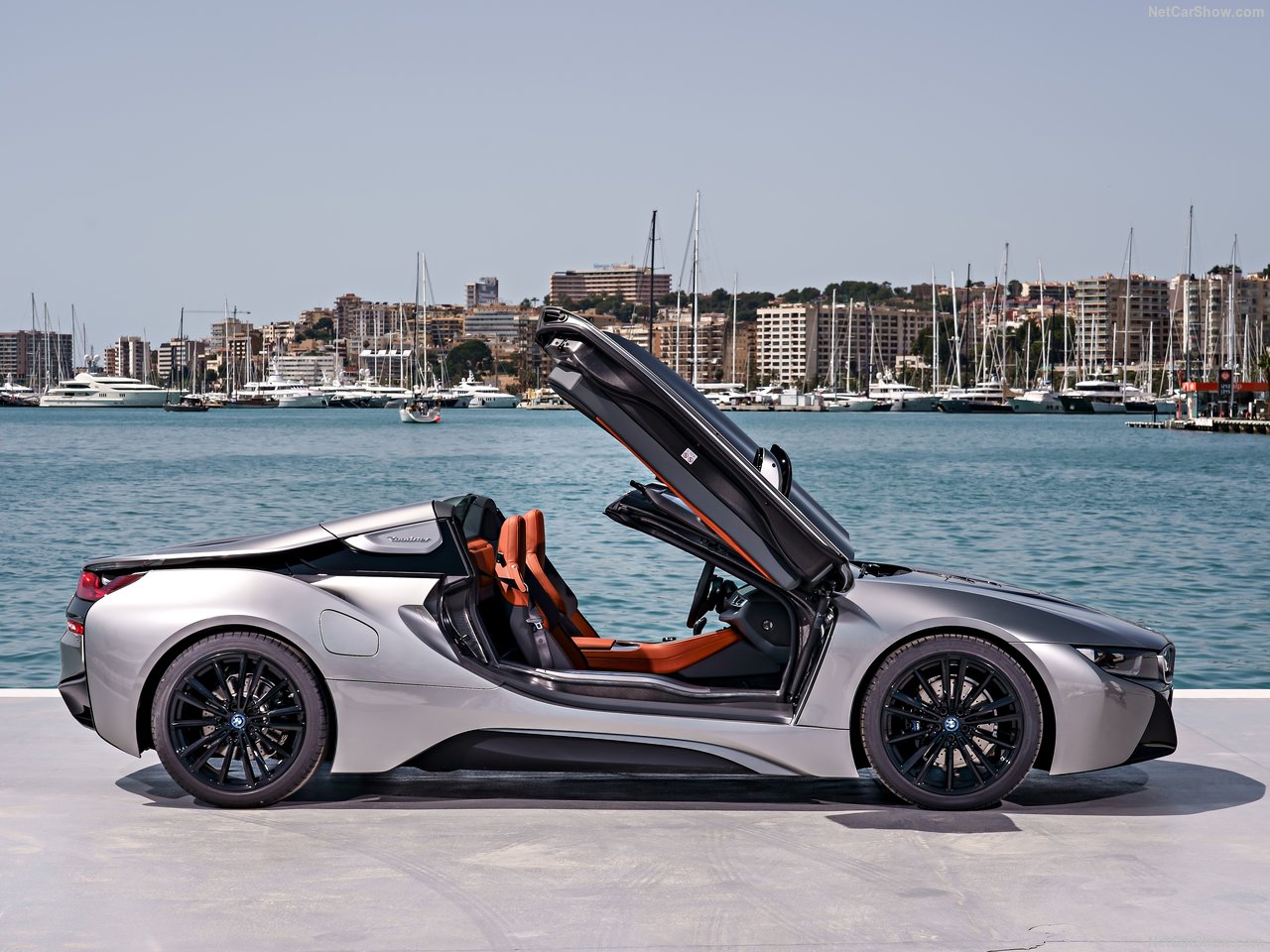BMW'nin hibrit canavarı: 2019 BMW i8 Roadster