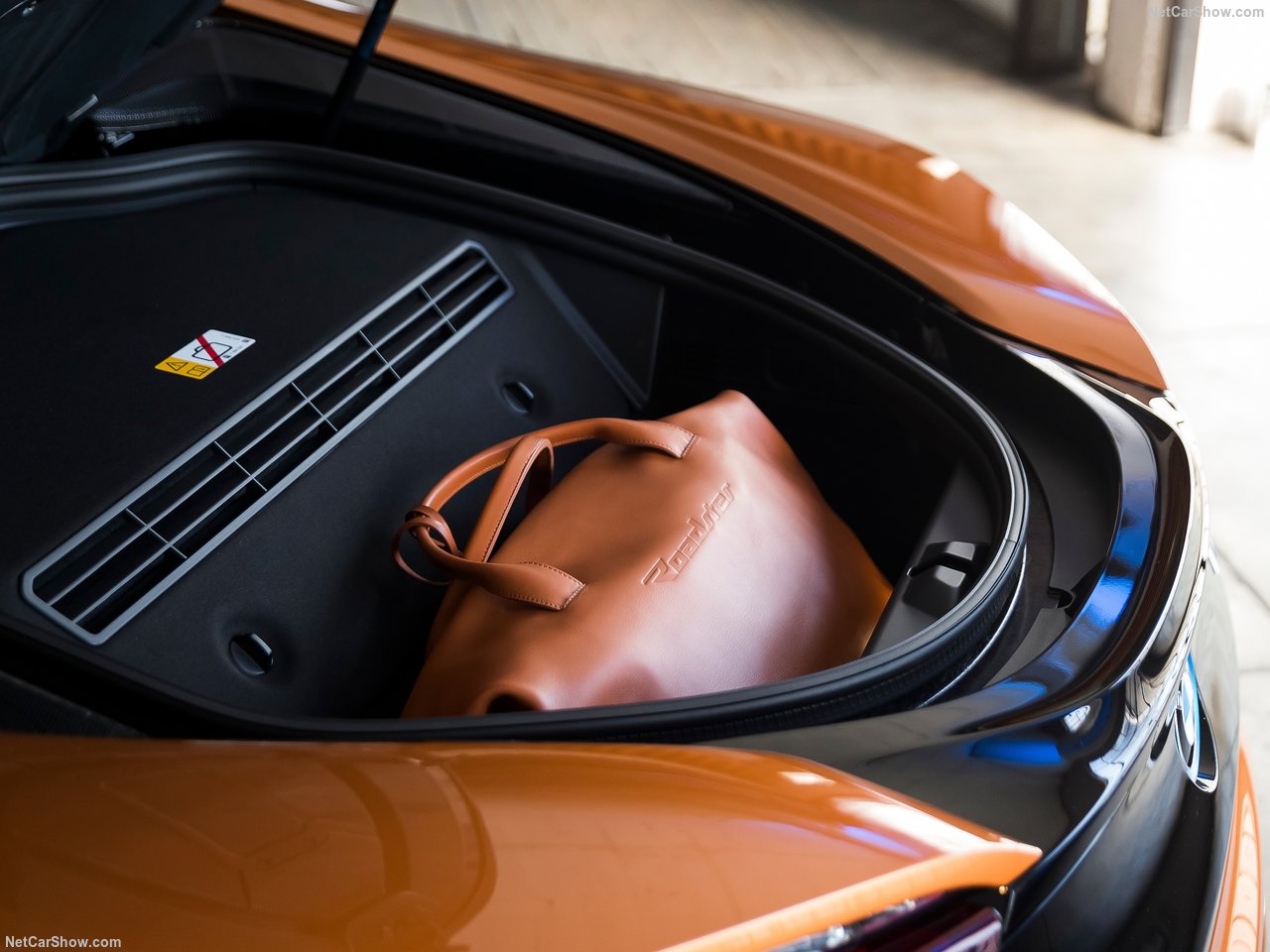 BMW'nin hibrit canavarı: 2019 BMW i8 Roadster