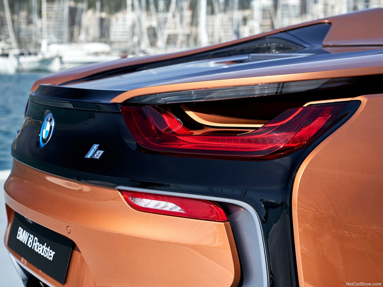 BMW'nin hibrit canavarı: 2019 BMW i8 Roadster