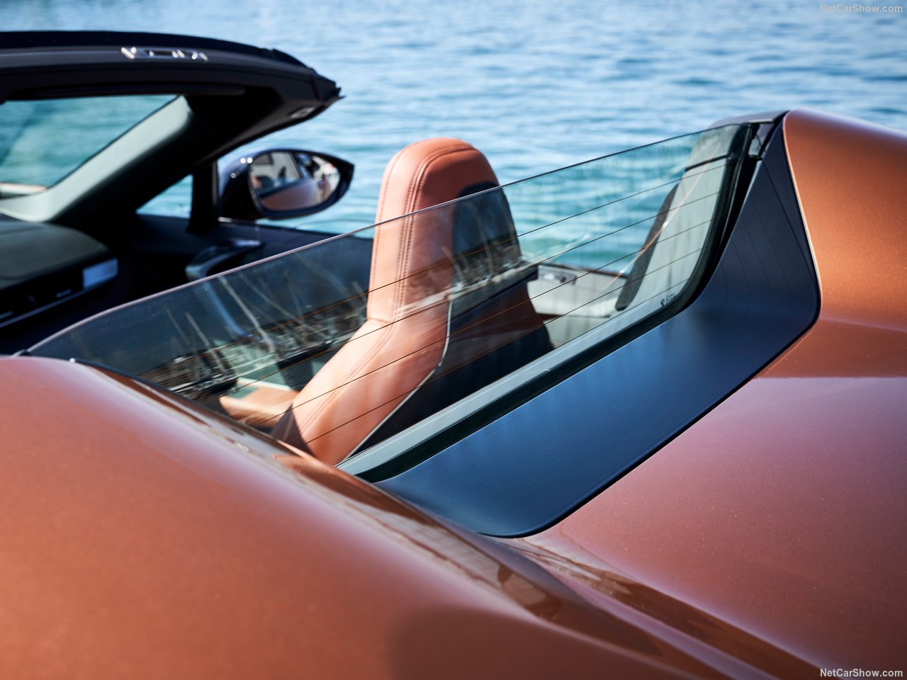 BMW'nin hibrit canavarı: 2019 BMW i8 Roadster